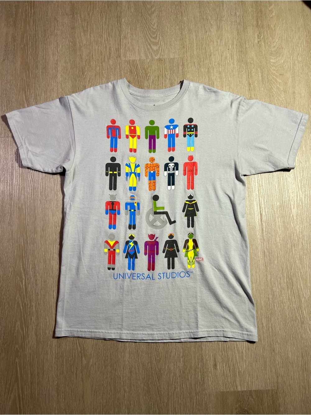 Universal Studios Men’s Medium Light Gray Marvel Superhero Graphic T-Shirt